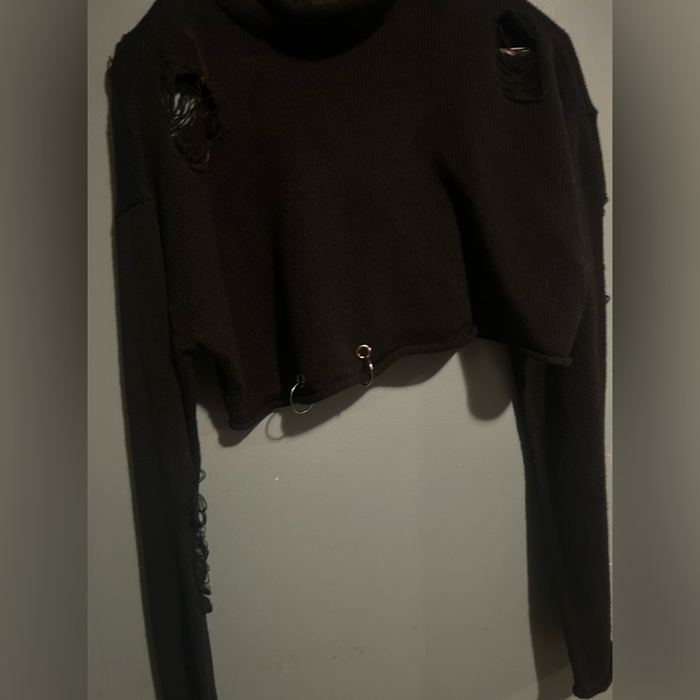 Chic Punk Distressed Long-Sleeved Crop Top 
Size M